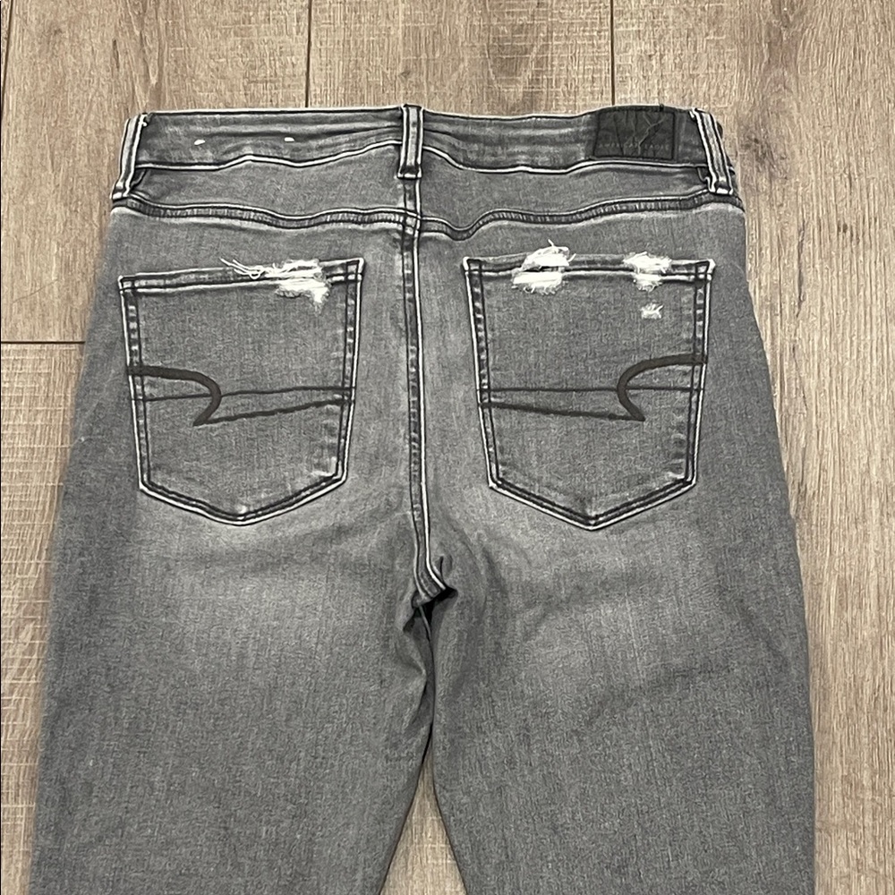 American Eagle Next Level Stretch  Distressed High Rise GrayJeans Size 6 - Picture 5 of 8